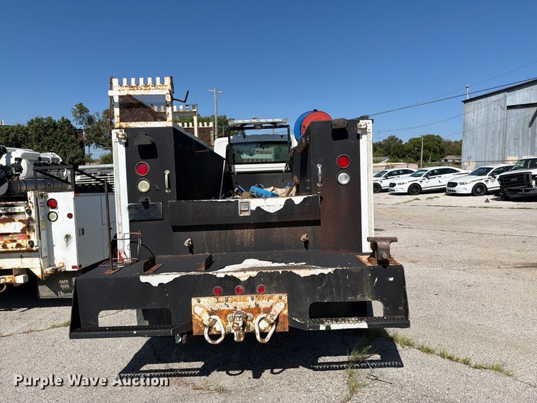 image for item FB8918 2016 International 7400 utility / service truck