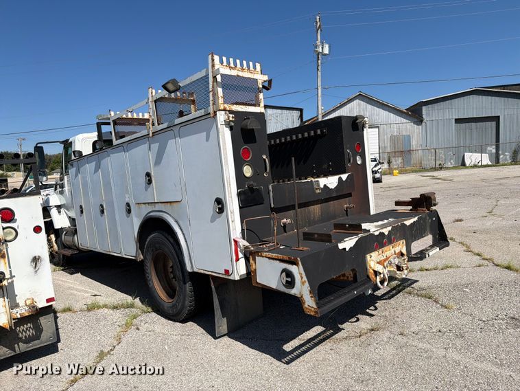 image for item FB8918 2016 International 7400 utility / service truck