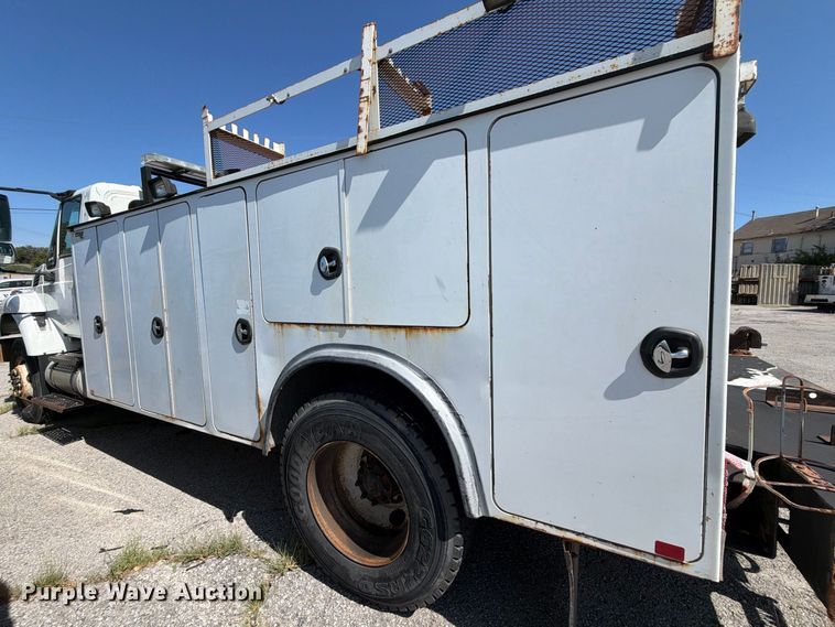 image for item FB8918 2016 International 7400 utility / service truck