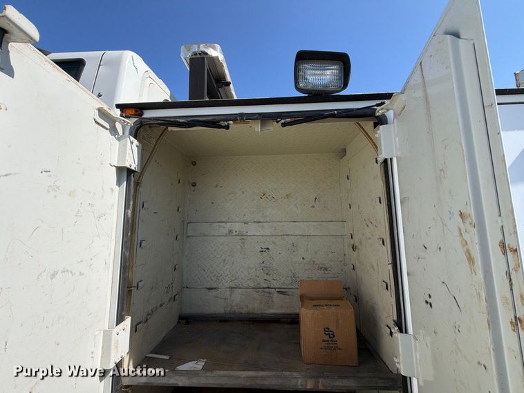 image for item FB8918 2016 International 7400 utility / service truck