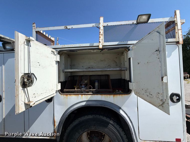 image for item FB8918 2016 International 7400 utility / service truck