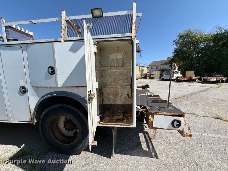 image for item FB8918 2016 International 7400 utility / service truck
