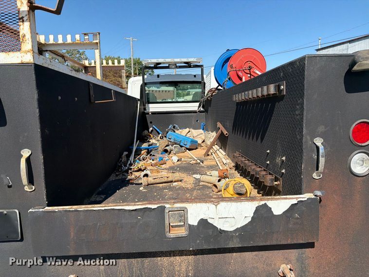 image for item FB8918 2016 International 7400 utility / service truck