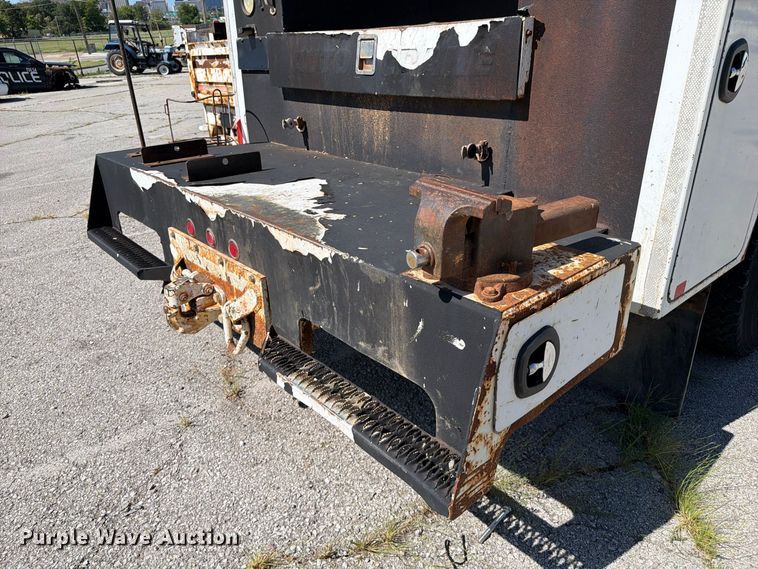 image for item FB8918 2016 International 7400 utility / service truck