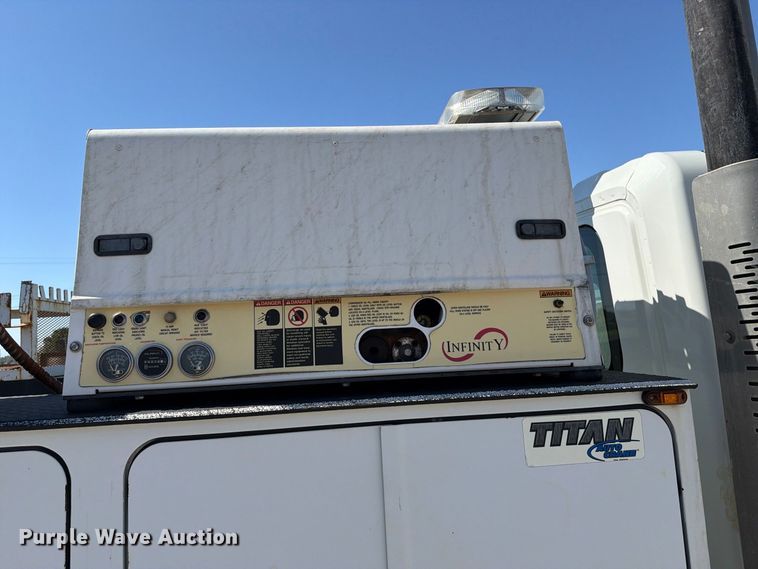 image for item FB8918 2016 International 7400 utility / service truck