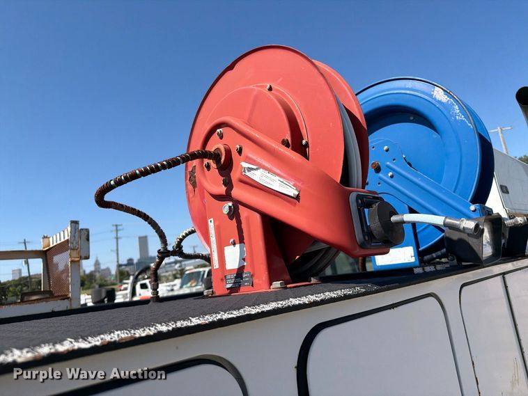 image for item FB8918 2016 International 7400 utility / service truck