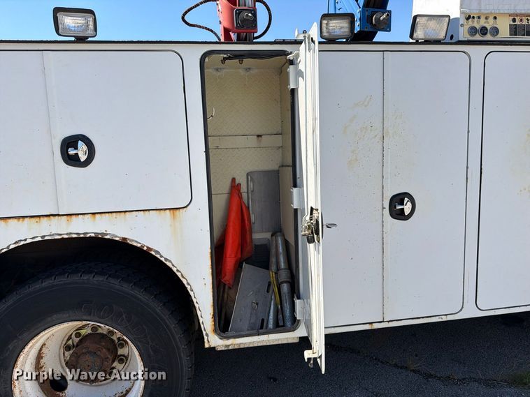 image for item FB8918 2016 International 7400 utility / service truck
