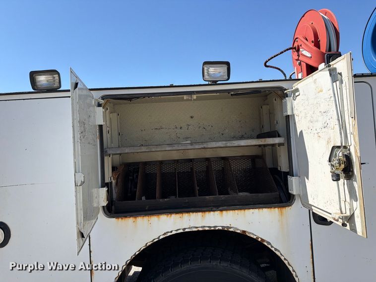 image for item FB8918 2016 International 7400 utility / service truck