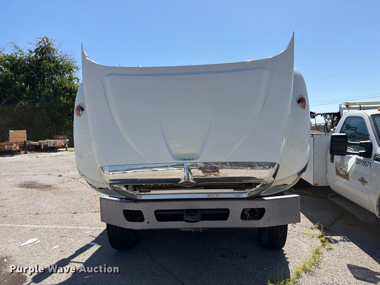 image for item FB8918 2016 International 7400 utility / service truck