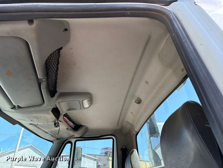 image for item FB8918 2016 International 7400 utility / service truck