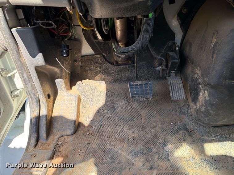 image for item FB8918 2016 International 7400 utility / service truck