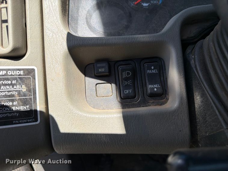 image for item FB8918 2016 International 7400 utility / service truck