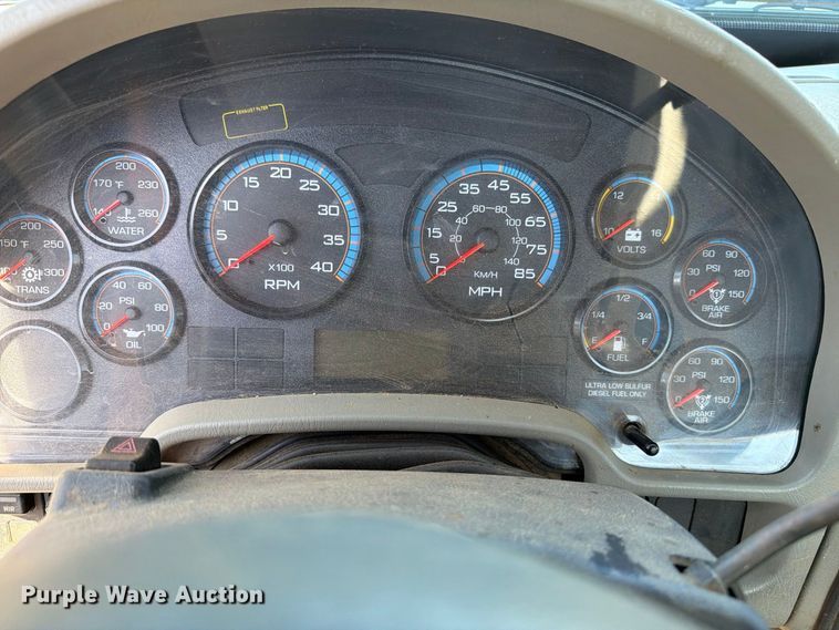 image for item FB8918 2016 International 7400 utility / service truck