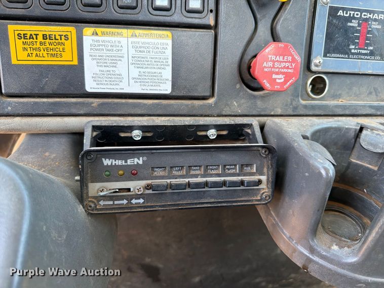 image for item FB8918 2016 International 7400 utility / service truck