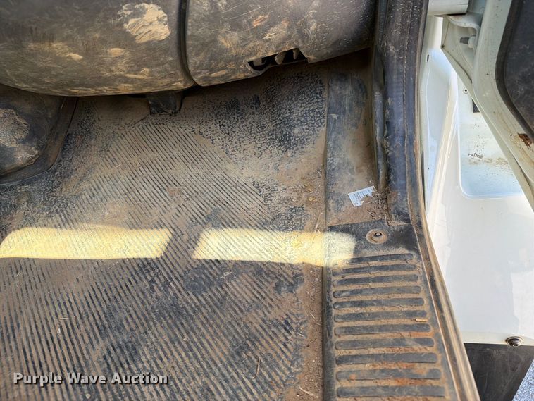 image for item FB8918 2016 International 7400 utility / service truck