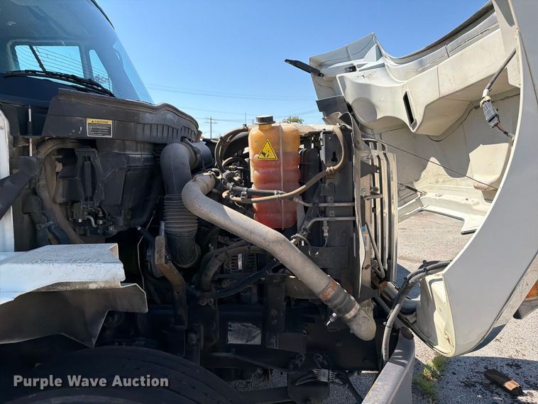 image for item FB8918 2016 International 7400 utility / service truck