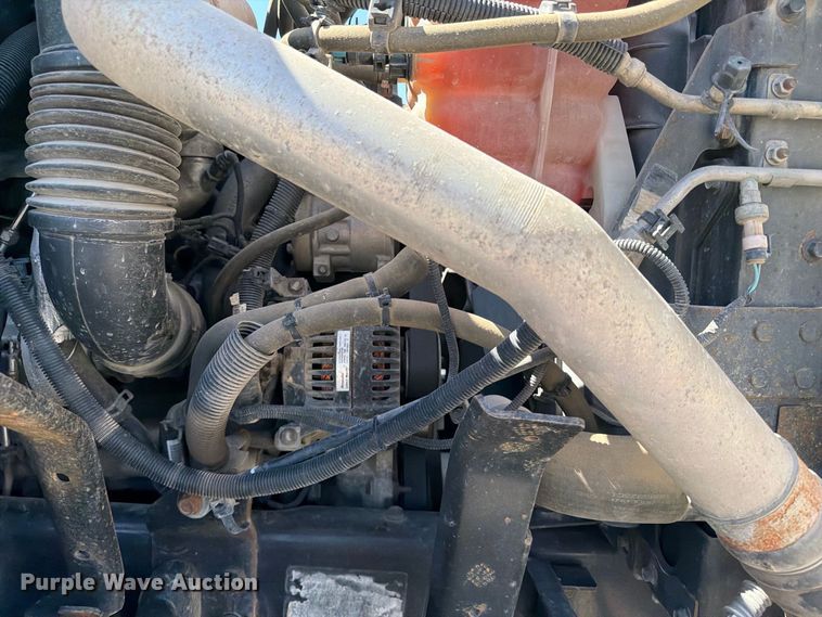 image for item FB8918 2016 International 7400 utility / service truck