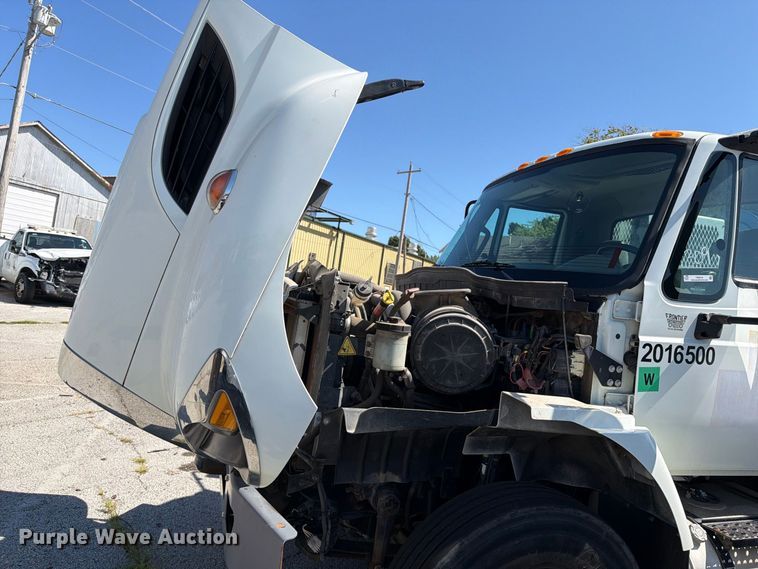 image for item FB8918 2016 International 7400 utility / service truck