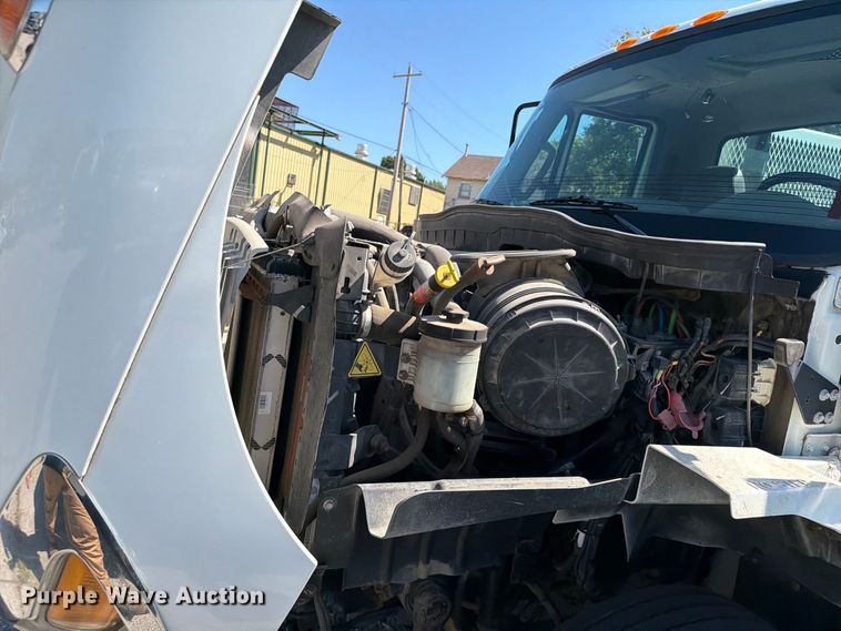 image for item FB8918 2016 International 7400 utility / service truck