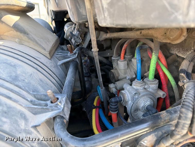 image for item FB8918 2016 International 7400 utility / service truck