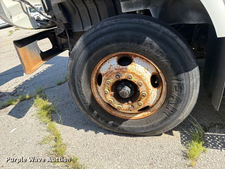 image for item FB8918 2016 International 7400 utility / service truck
