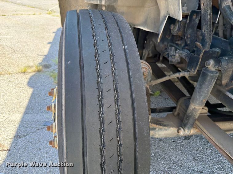 image for item FB8918 2016 International 7400 utility / service truck