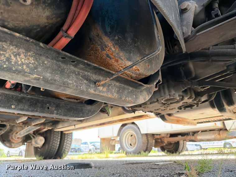 image for item FB8918 2016 International 7400 utility / service truck