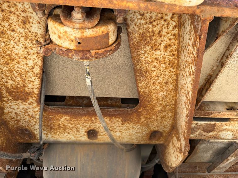 image for item FB8918 2016 International 7400 utility / service truck