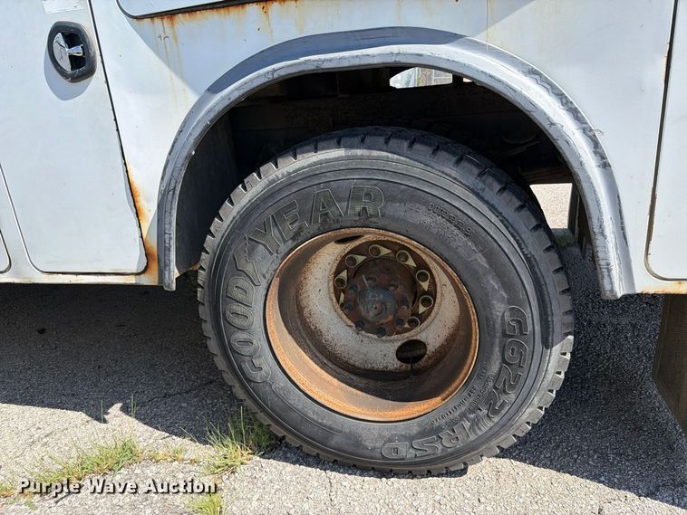image for item FB8918 2016 International 7400 utility / service truck