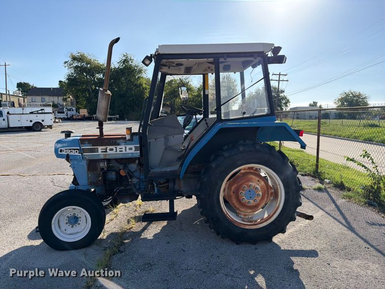 image for item FB8919 1995 Ford 3430 tractor