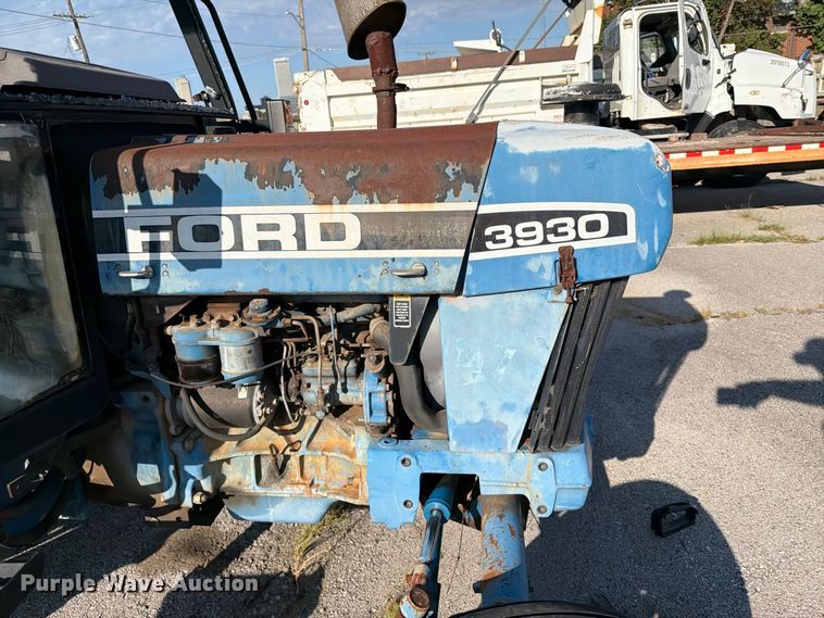 image for item FB8919 1995 Ford 3430 tractor