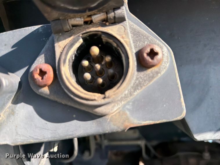 image for item FB8919 1995 Ford 3430 tractor