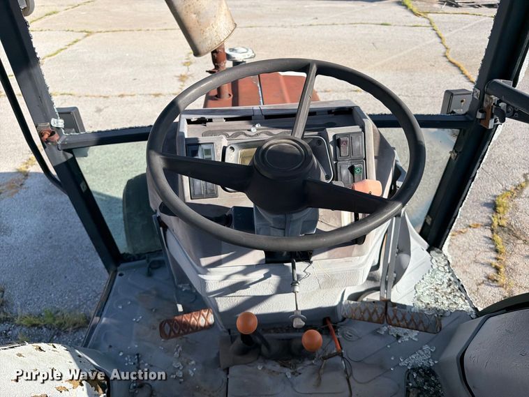 image for item FB8919 1995 Ford 3430 tractor