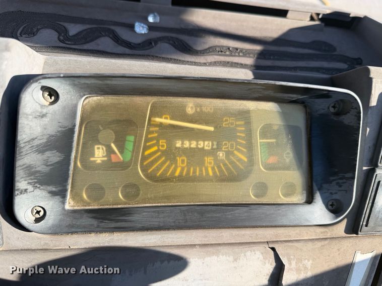 image for item FB8919 1995 Ford 3430 tractor
