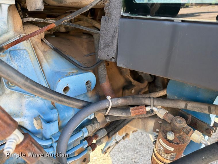 image for item FB8919 1995 Ford 3430 tractor