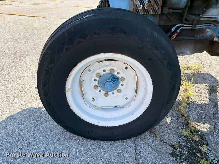 image for item FB8919 1995 Ford 3430 tractor