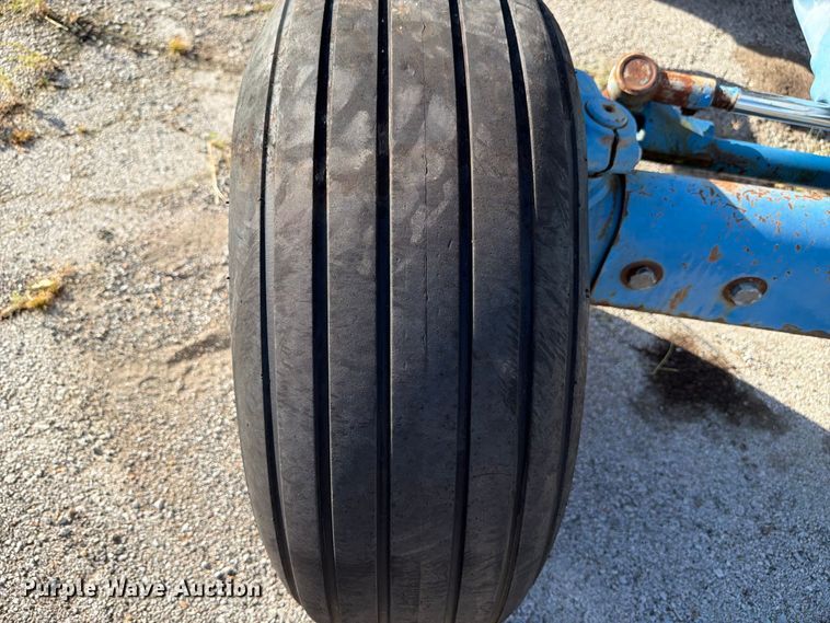 image for item FB8919 1995 Ford 3430 tractor