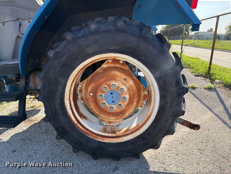 image for item FB8919 1995 Ford 3430 tractor