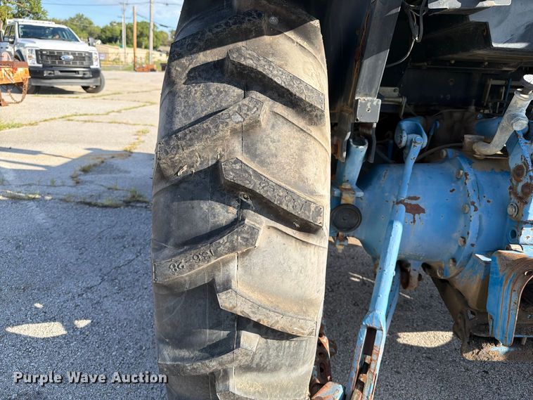 image for item FB8919 1995 Ford 3430 tractor