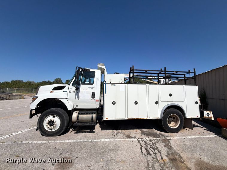 image for item FB8921 2011 International WorkStar 7400 utility / service truck