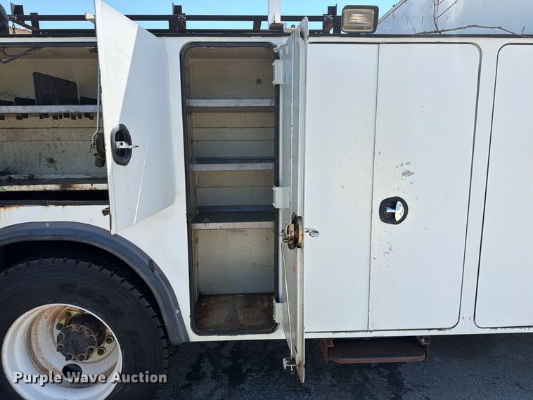 image for item FB8921 2011 International WorkStar 7400 utility / service truck