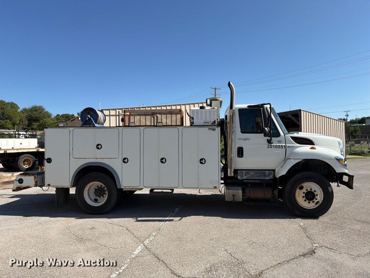 image for item FB8922 2010 International WorkStar 7400 utility / service truck