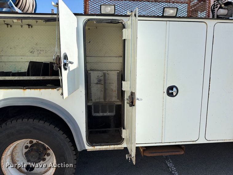 image for item FB8922 2010 International WorkStar 7400 utility / service truck
