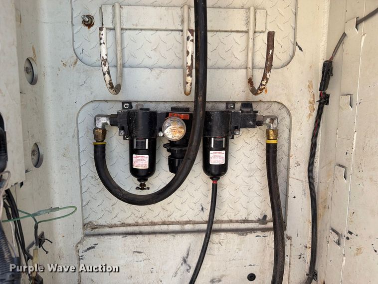 image for item FB8922 2010 International WorkStar 7400 utility / service truck