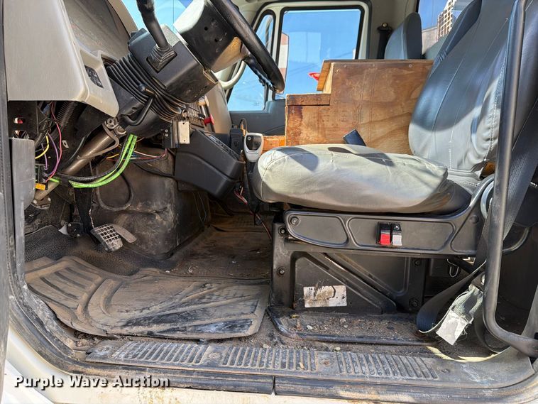 image for item FB8922 2010 International WorkStar 7400 utility / service truck