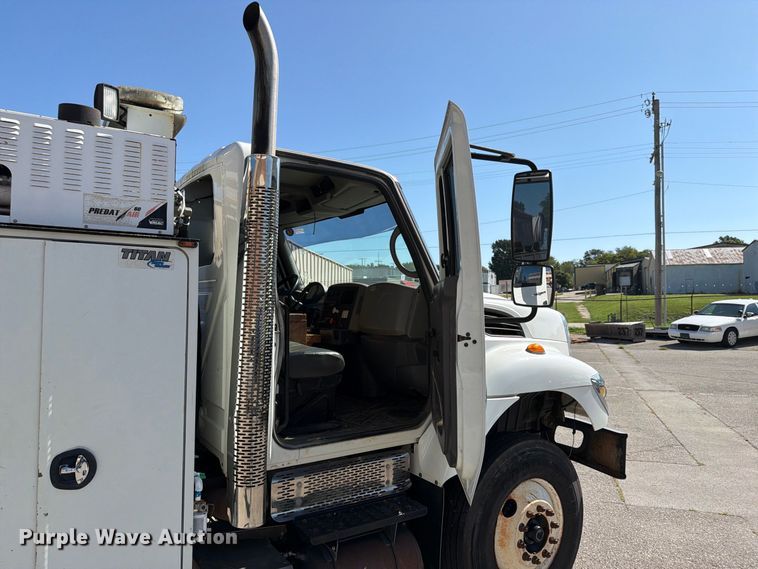 image for item FB8922 2010 International WorkStar 7400 utility / service truck