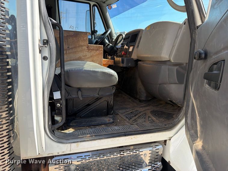 image for item FB8922 2010 International WorkStar 7400 utility / service truck