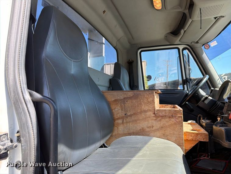 image for item FB8922 2010 International WorkStar 7400 utility / service truck