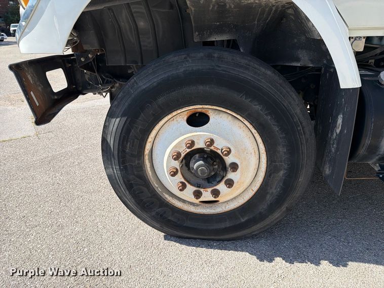 image for item FB8922 2010 International WorkStar 7400 utility / service truck