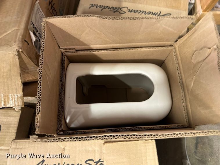 image for item FB8927 Household items